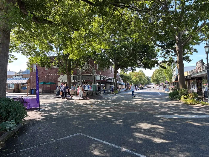 A street corner in downtown Edmonds - No cars!