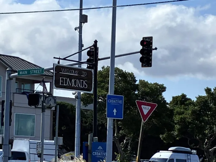 Welcome to Edmonds sign